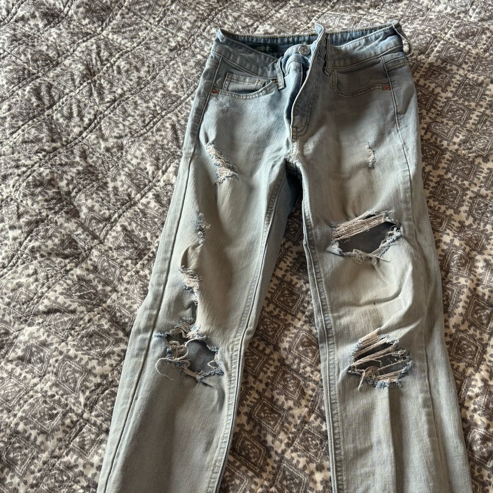 Light wash skinny jeans